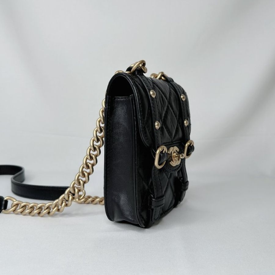 CHANEL 黑金迷你復古小郵差包-3