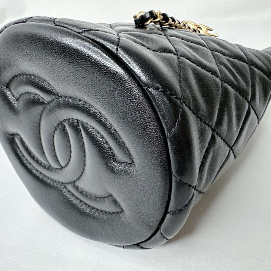 CHANEL 全新核桃金球水桶包-13