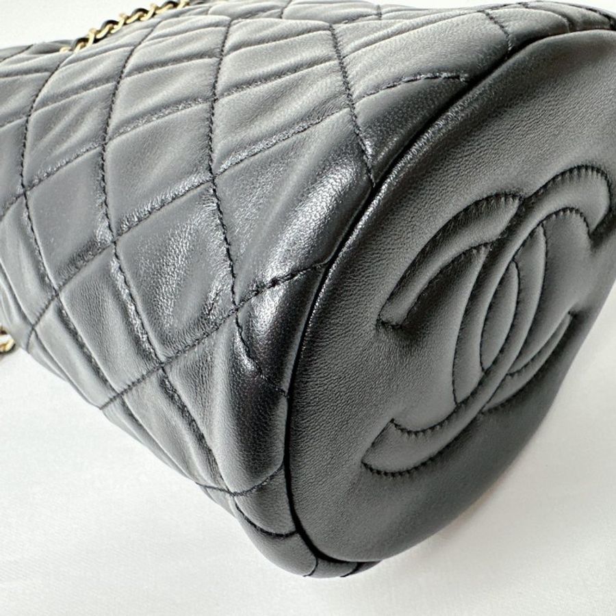 CHANEL 全新核桃金球水桶包-14
