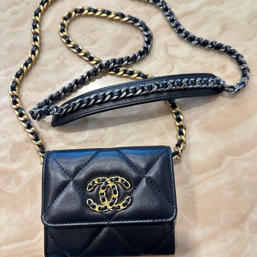 香奈兒 Chanel 19 小廢包 鏈條 斜背 黑色 羊皮 零錢包 鏈帶皮夾 鍊子皮包-1