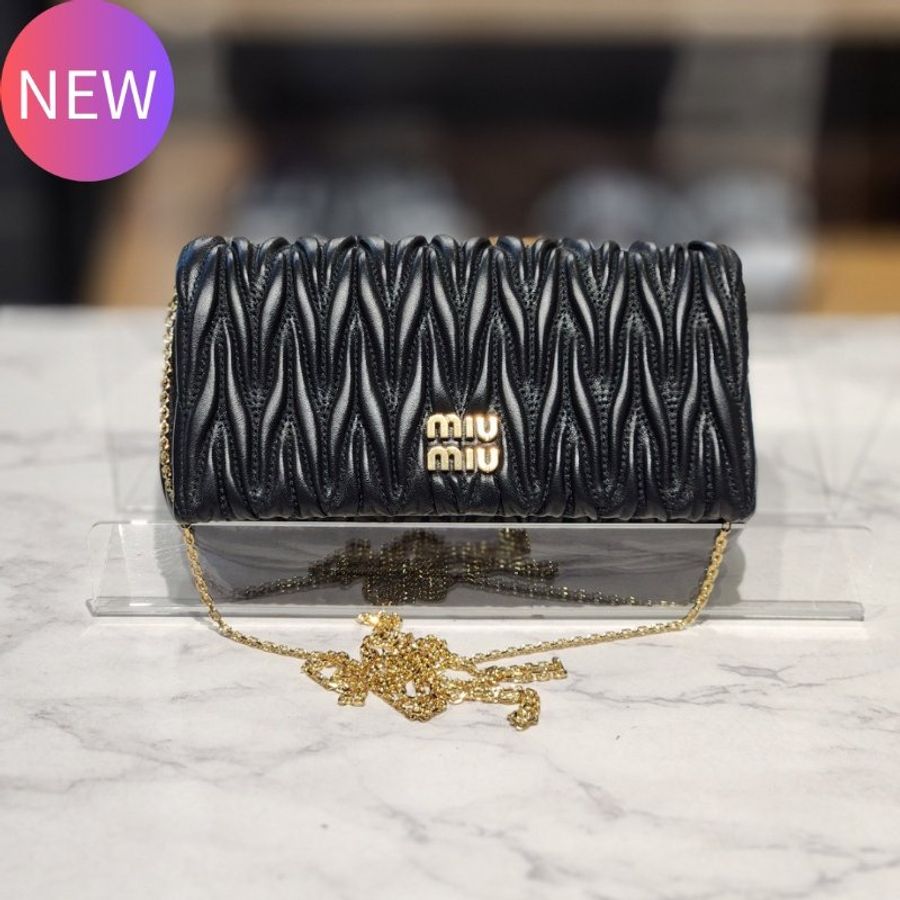 Miu Miu 5BP086 Matelassé 納帕皮革迷你翻蓋包    黑色《當季專櫃正售★全新商品 》-0