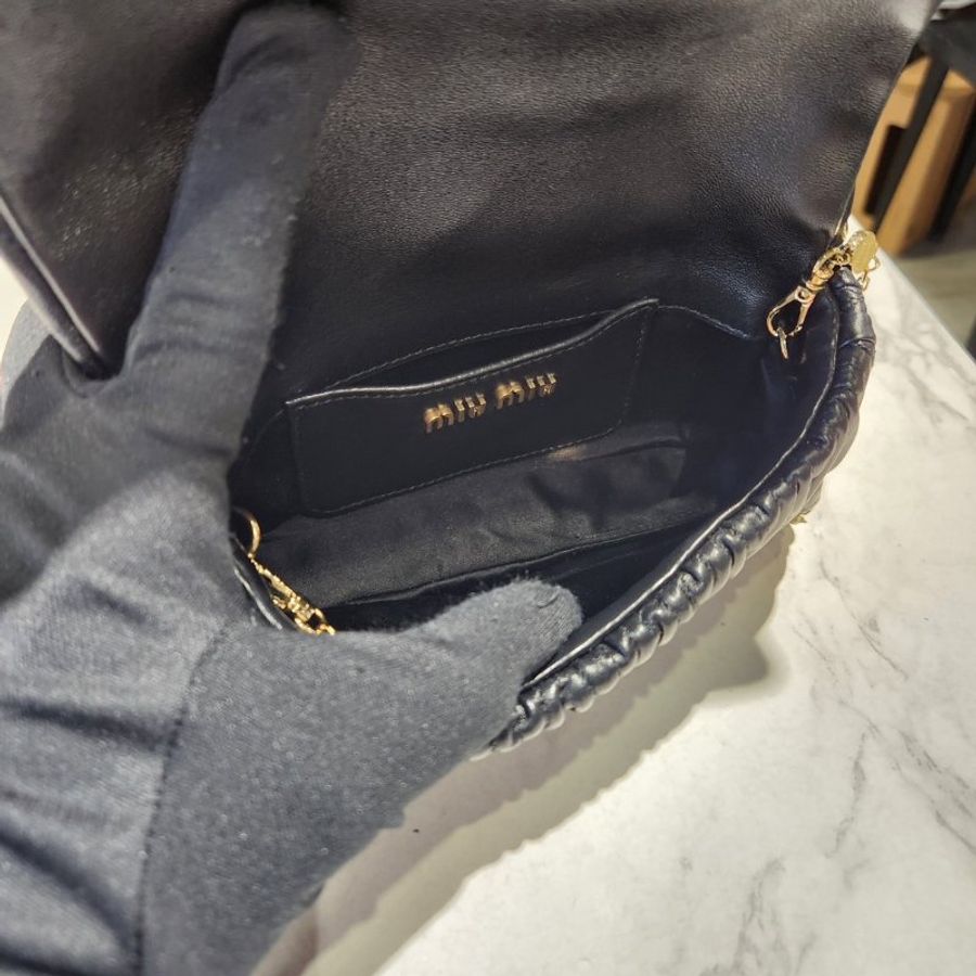 Miu Miu 5BP086 Matelassé 納帕皮革迷你翻蓋包    黑色《當季專櫃正售★全新商品 》-1