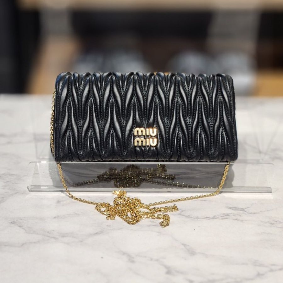 Miu Miu 5BP086 Matelassé 納帕皮革迷你翻蓋包    黑色《當季專櫃正售★全新商品 》-5