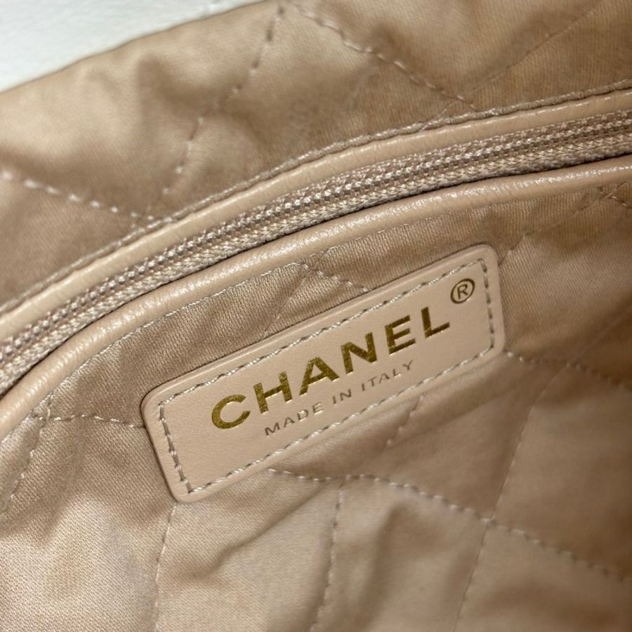 割愛出清::CHANEL:: 白皮革黑字 22 BAG 小款-5
