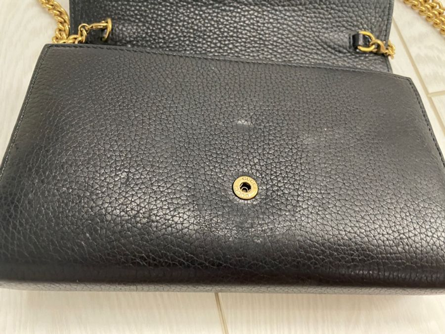 【GUCCI 古馳】經典雙G LOGO黑色 荔枝紋牛皮壓紋 金鍊斜肩 單肩包-1