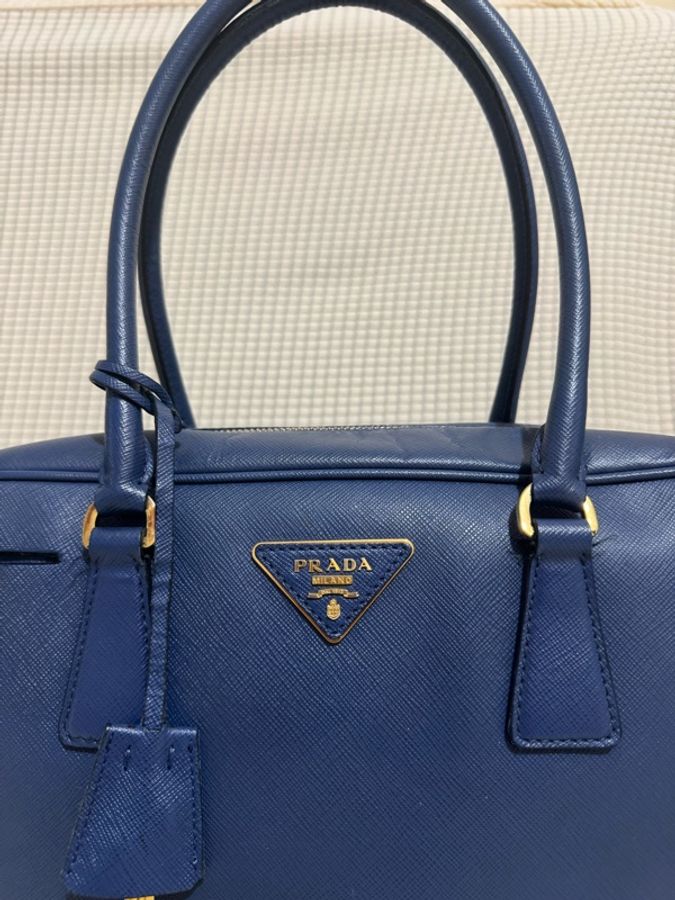 Prada saffiano bag💙-6