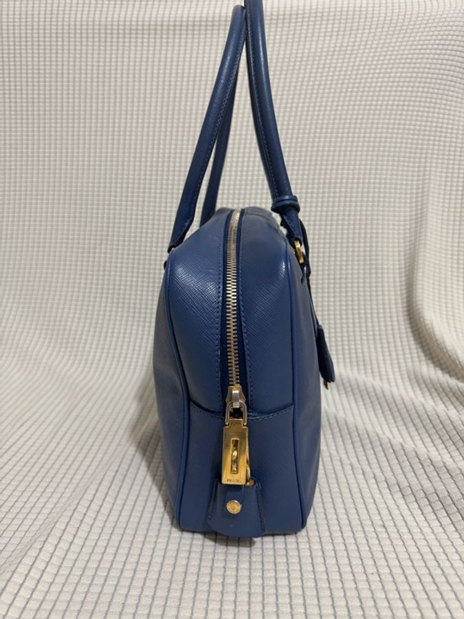 Prada saffiano bag💙-15