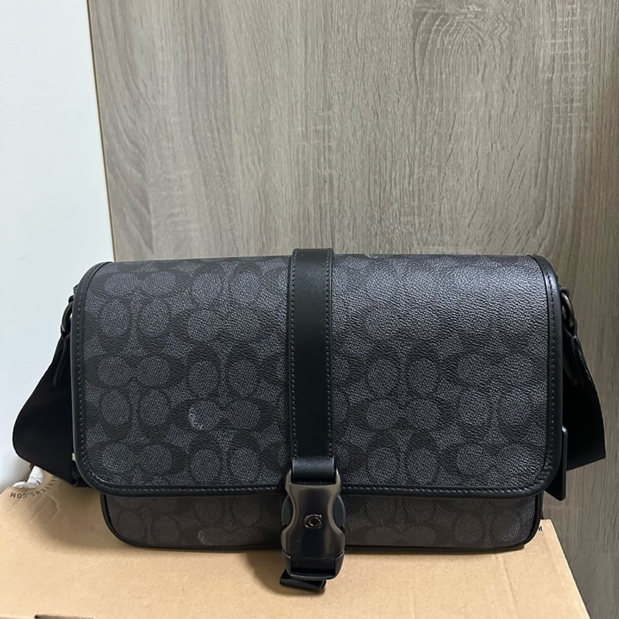 Coach LEAGUE 經典 SIGNATURE 帆布郵差包-0