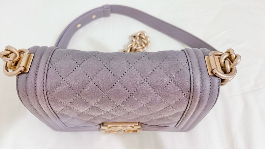 CHANEL 粒紋牛皮BOY 20cm-5