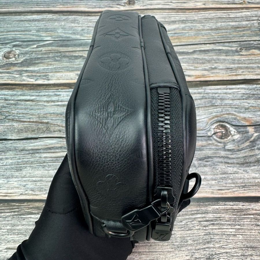 LV Louis Vuitton 路易威登M82544 Alpha 壓紋相機包 晶片款-12
