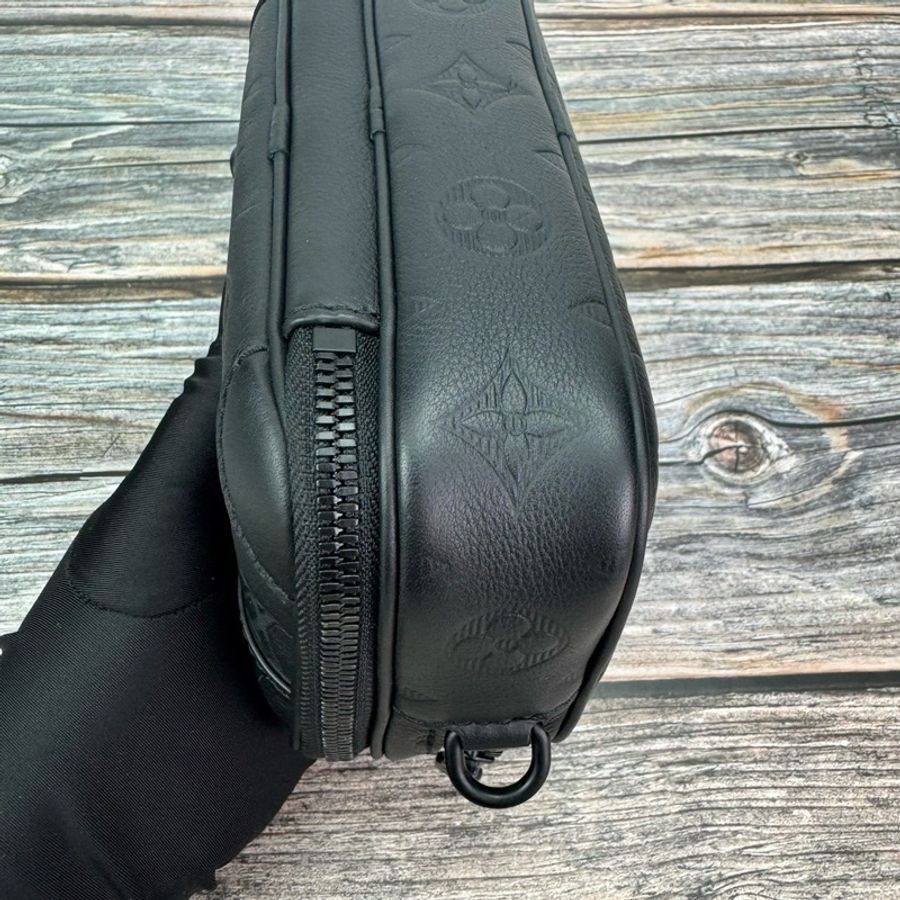 LV Louis Vuitton 路易威登M82544 Alpha 壓紋相機包 晶片款-13