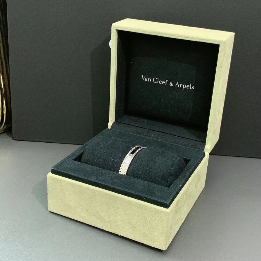 Van Cleef & Arpels梵克雅寶萬花筒簽名版白金手鐲s碼 2020年購入-1