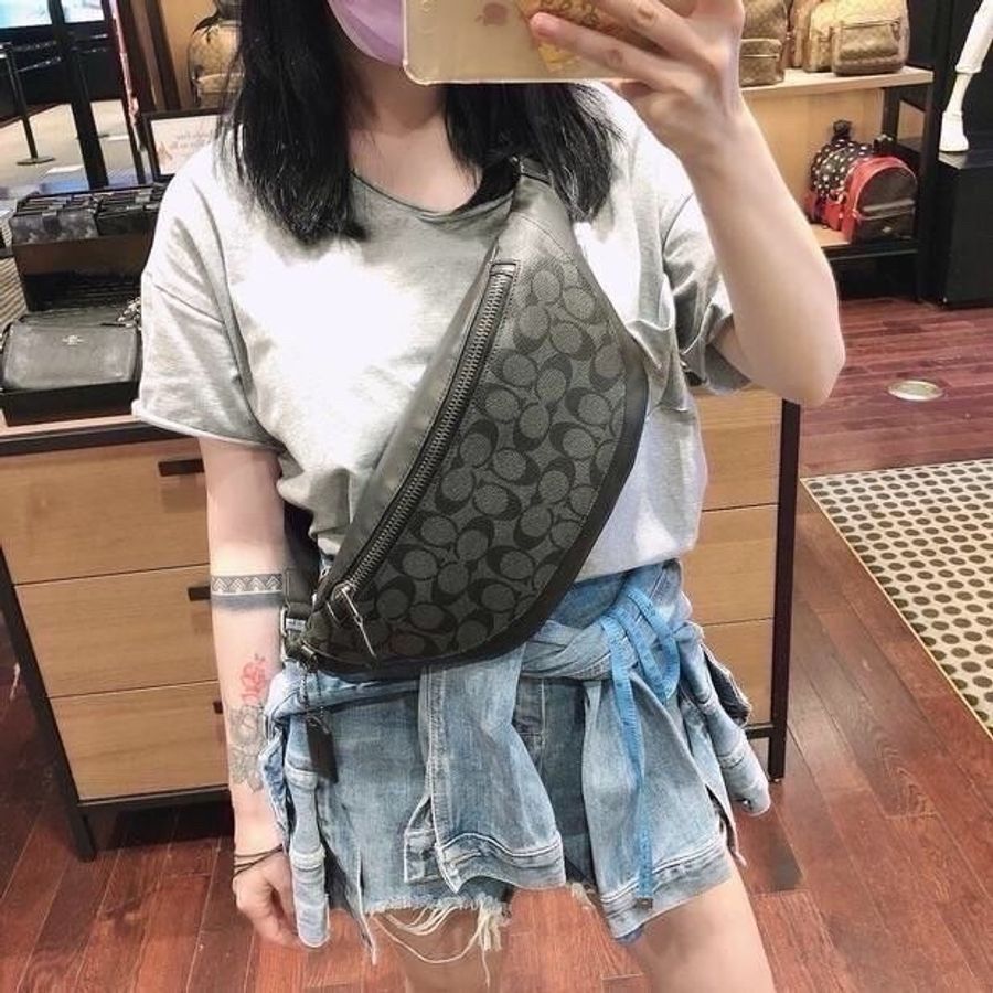 【全新】COACH 老花黑大款腰包/胸包-1