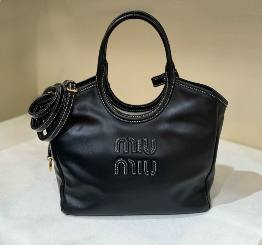 Miumiu IVY Hobo 菜藍子小號23*17*12cm 只有塵袋,有使用感,包包底部有輕微劃痕。-0