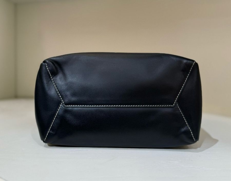 Miumiu IVY Hobo 菜藍子小號23*17*12cm 只有塵袋,有使用感,包包底部有輕微劃痕。-1