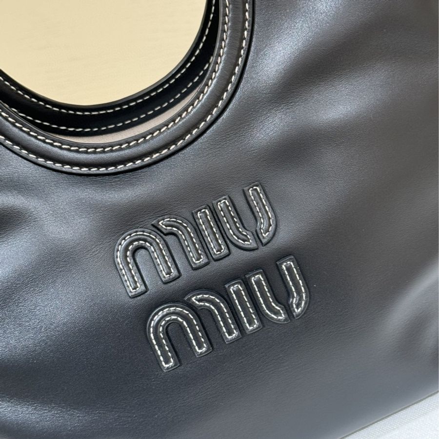 Miumiu IVY Hobo 菜藍子小號23*17*12cm 只有塵袋,有使用感,包包底部有輕微劃痕。-2