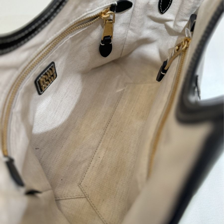 Miumiu IVY Hobo 菜藍子小號23*17*12cm 只有塵袋,有使用感,包包底部有輕微劃痕。-7