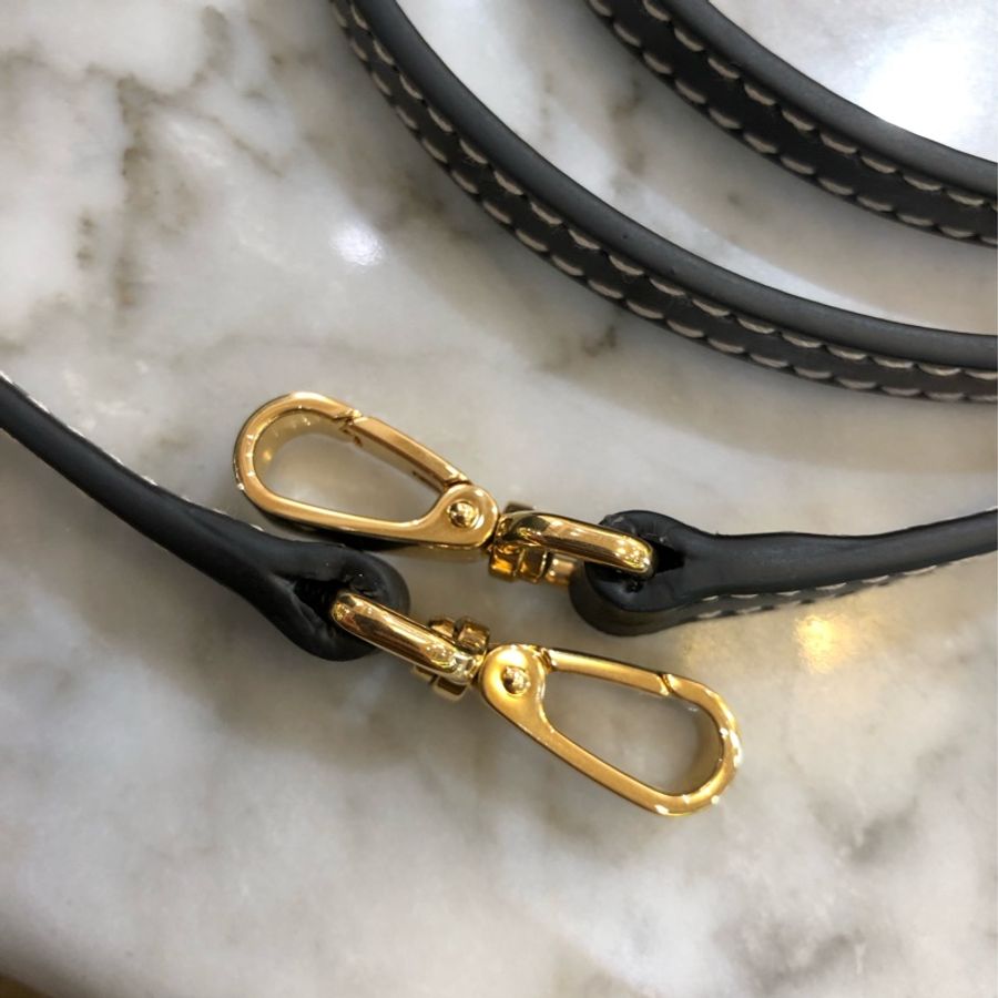 Miumiu IVY Hobo 菜藍子小號23*17*12cm 只有塵袋,有使用感,包包底部有輕微劃痕。-16