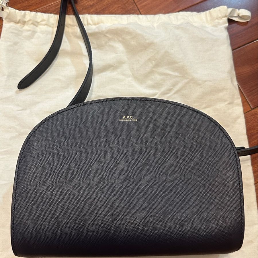 A.P.C. 壓花皮革半月包 藍黑色Demi Lune Bag-1