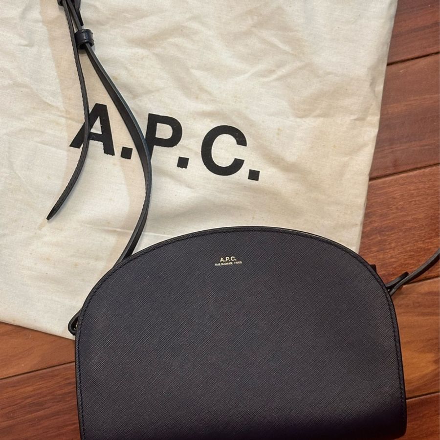 A.P.C. 壓花皮革半月包 藍黑色Demi Lune Bag-11