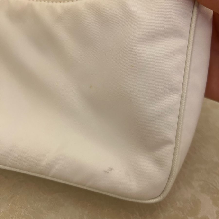 Prada白色尼龍肩背包-23