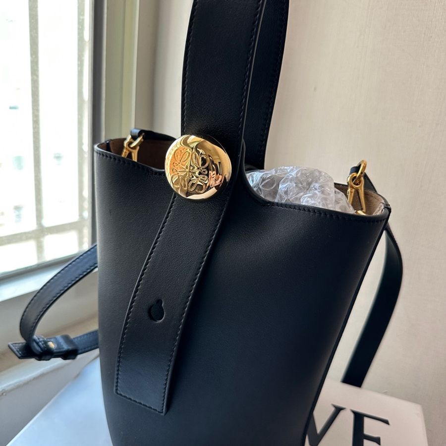 Loewe 迷你 Pebble Bucket 水桶包 黑色-0