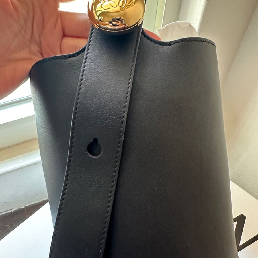 Loewe 迷你 Pebble Bucket 水桶包 黑色-1