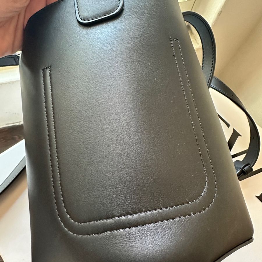 Loewe 迷你 Pebble Bucket 水桶包 黑色-12