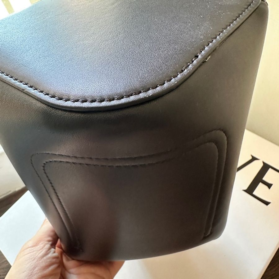 Loewe 迷你 Pebble Bucket 水桶包 黑色-14