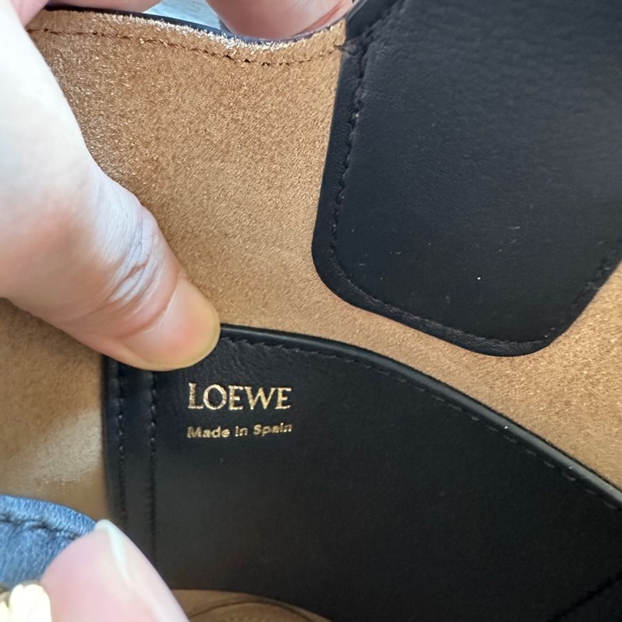 Loewe 迷你 Pebble Bucket 水桶包 黑色-18
