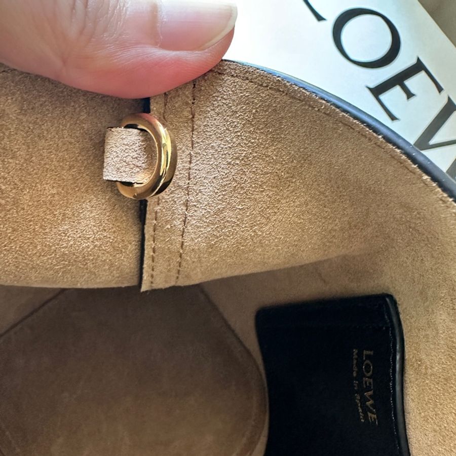 Loewe 迷你 Pebble Bucket 水桶包 黑色-20