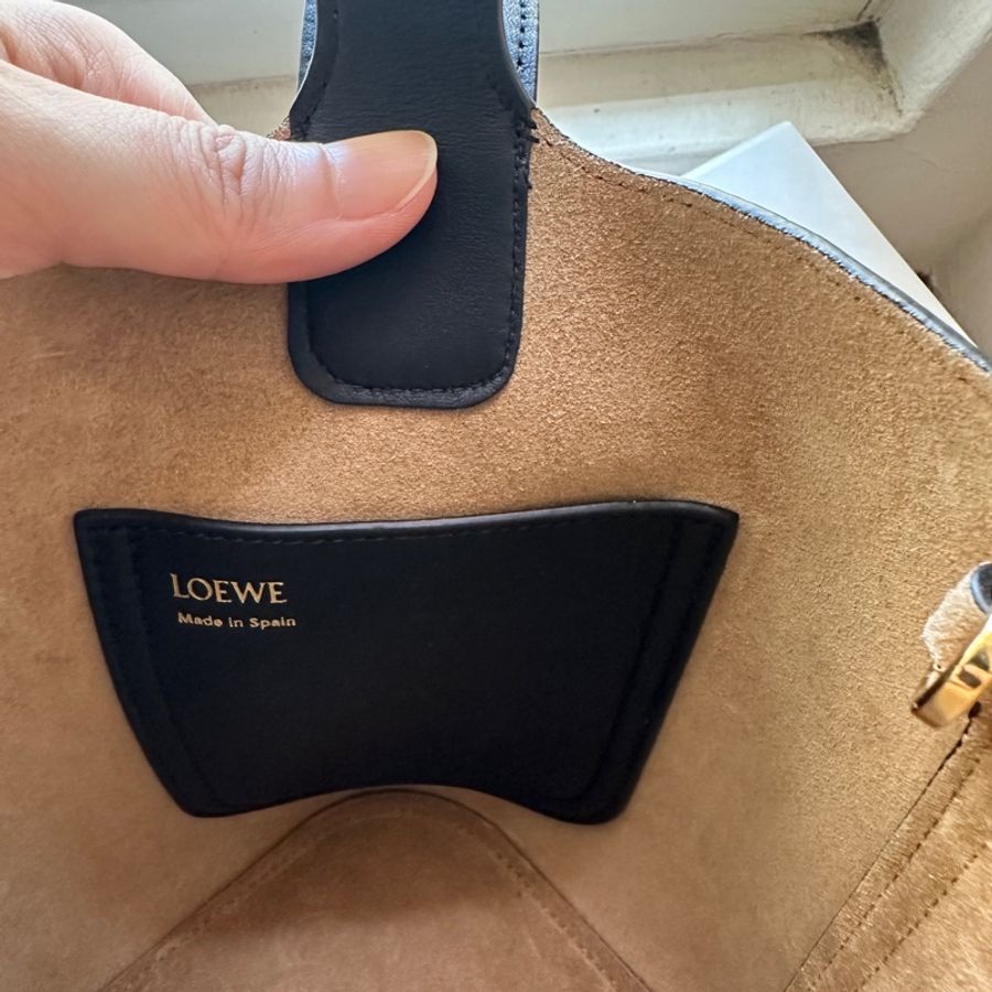 Loewe 迷你 Pebble Bucket 水桶包 黑色-22