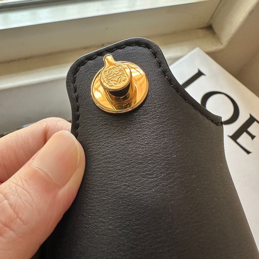 Loewe 迷你 Pebble Bucket 水桶包 黑色-26