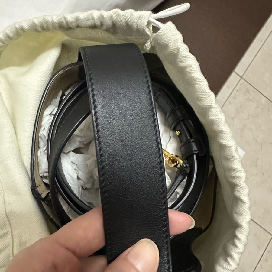 Loewe 迷你 Pebble Bucket 水桶包 黑色-36