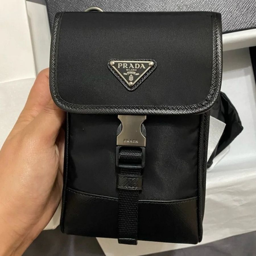 PRADA 普拉達 三角標Logo尼龍拼皮革單釦手機包-2