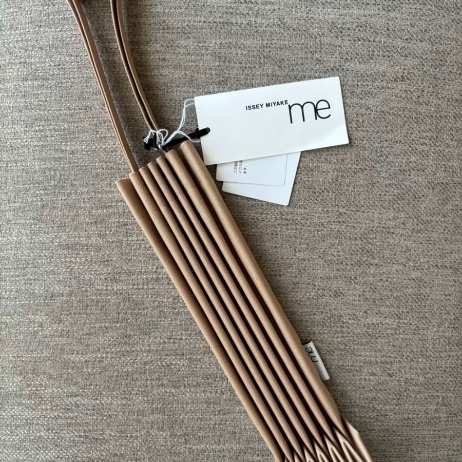 me ISSEY MIYAKE 樹幹包 奶茶色-4