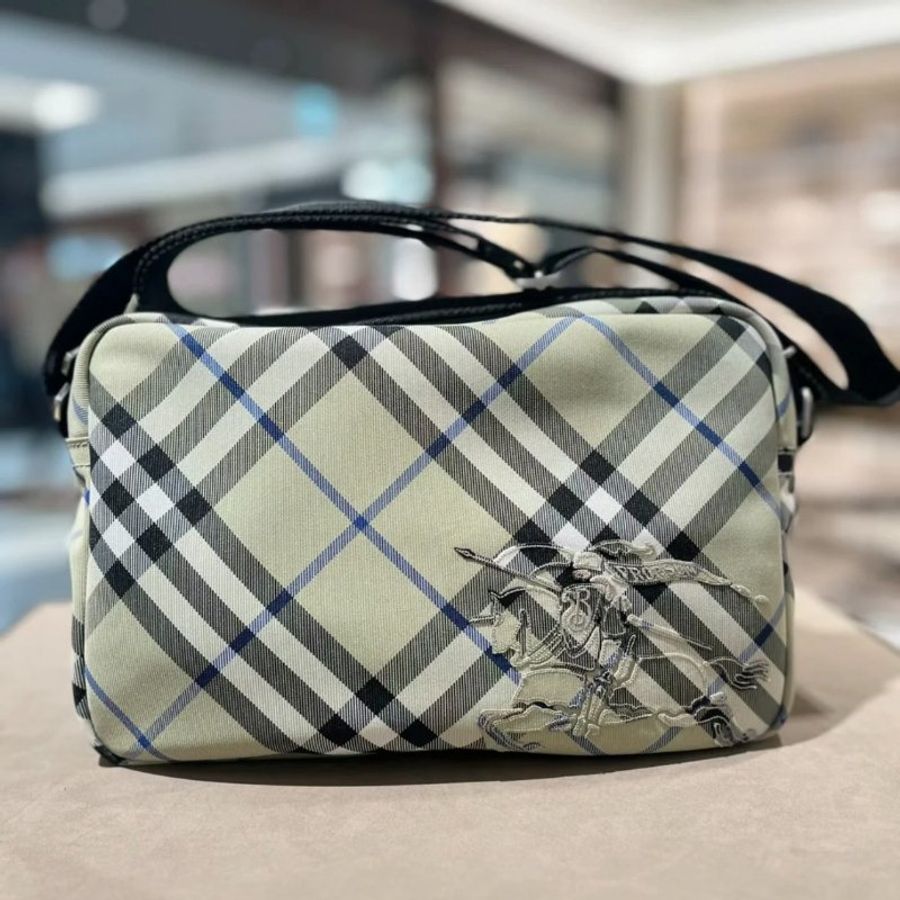 Burberry 80913351 青苔色格紋斜背包  -精緻馬術騎士徽標與經典設計《當季專櫃正售★全新商品 》-2