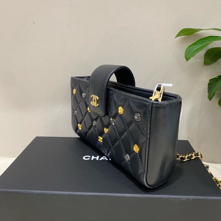 CHANEL徽章限量款WOC鏈條包-4