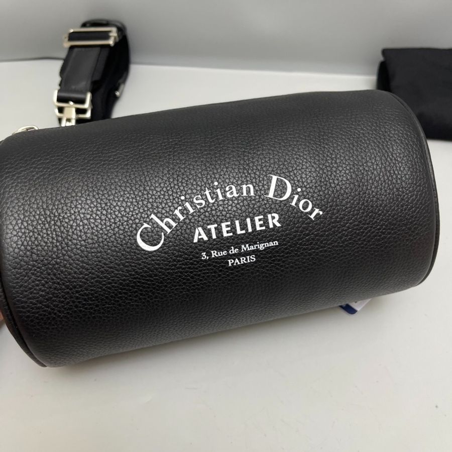 Dior Roller系列黑色荔枝紋圓筒包-3