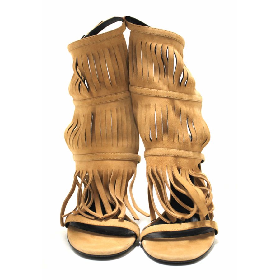 Gucci Beige Becky Suede Fringe Hi Camelia Heels Size 38-1