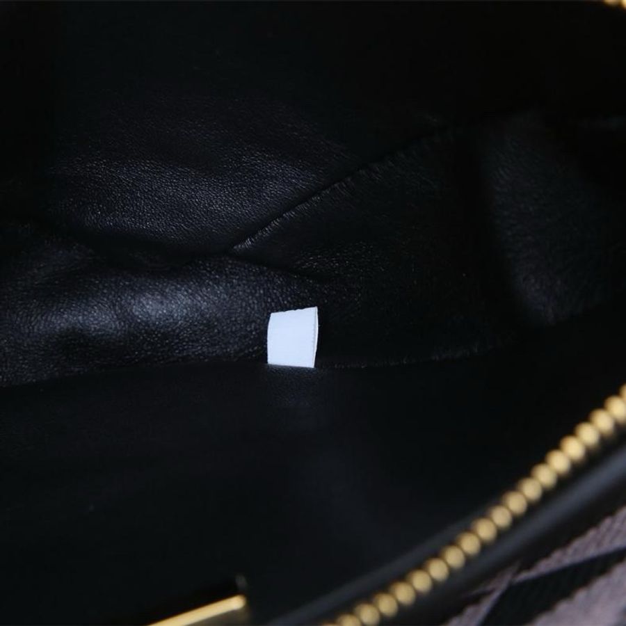 PRADA(普拉達) Triangle 秀款 雙子三角包 拼色 金扣-4