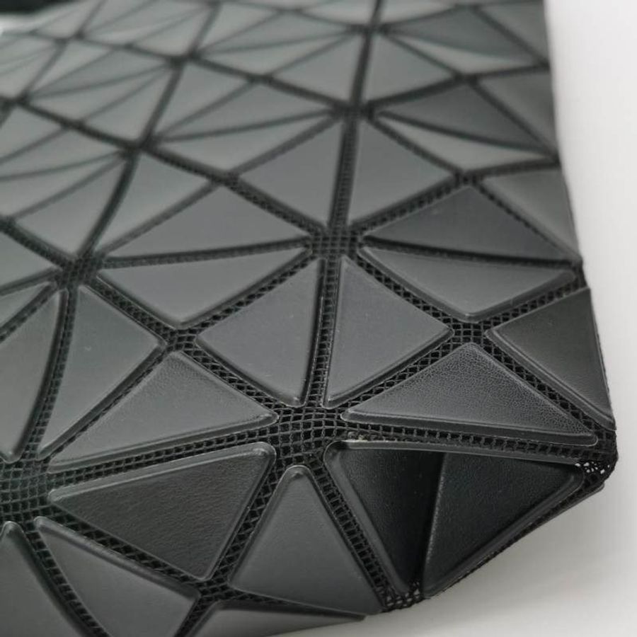 Issey Miyake 三宅一生Prism小三角片拼接黑色 單肩包 / 斜背包-12