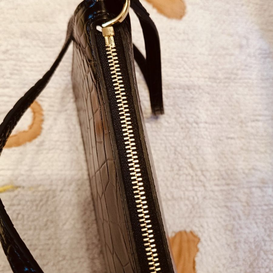 BURBERRY 巴寶莉 專櫃款 黑色TB腋下包 單肩包 晚宴包 手拿包 鱷魚壓紋肩背包 女包-12