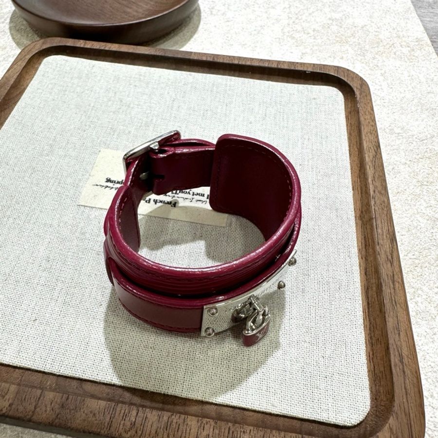 Lv红色epi鎖頭寬版手環-1
