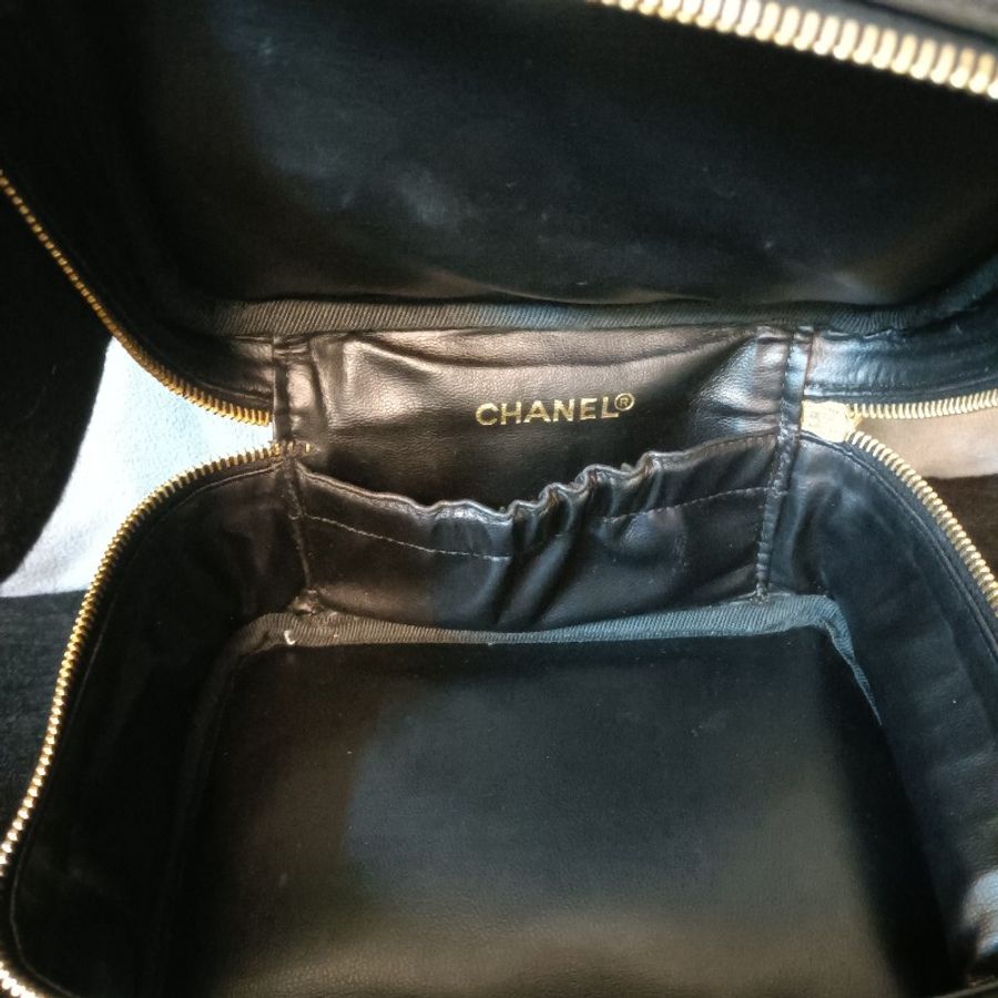 CHANEL 漆皮化妝包-6