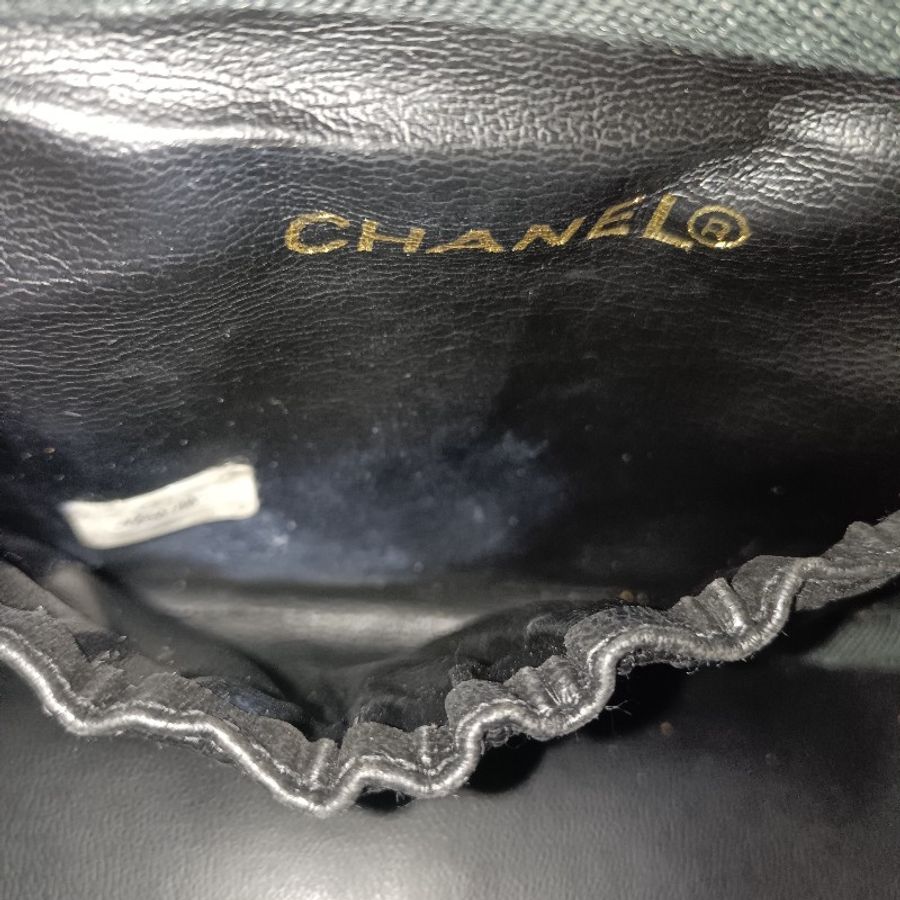 CHANEL 漆皮化妝包-20