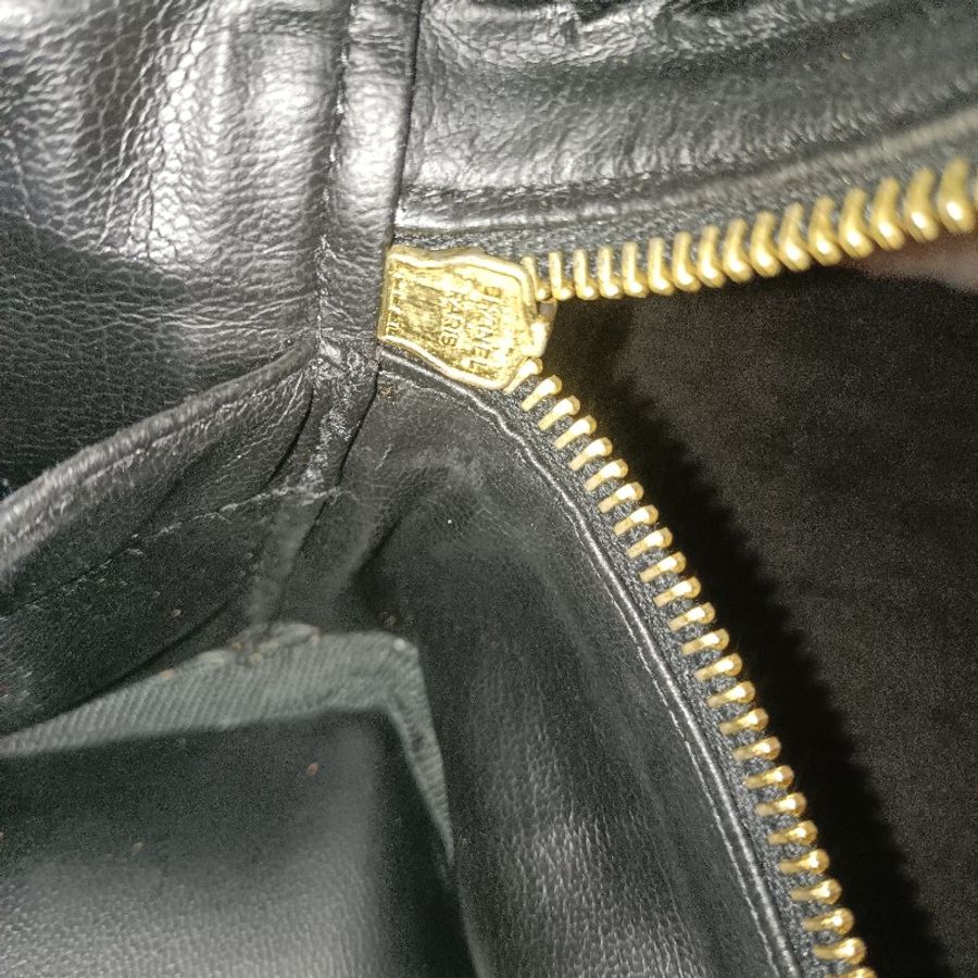 CHANEL 漆皮化妝包-23
