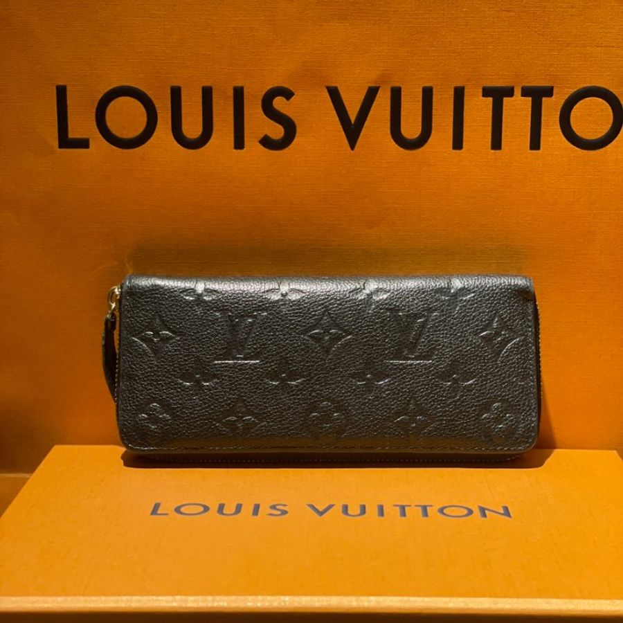 《Louis Vuitton》LV CLEMENCE 黑色壓花 拉鍊長夾-1