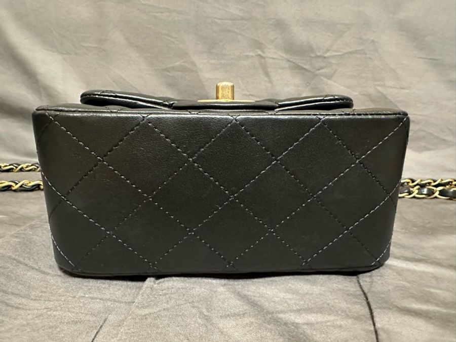 Chanel 方胖子17 cm 黑色羊皮，復古金扣-2