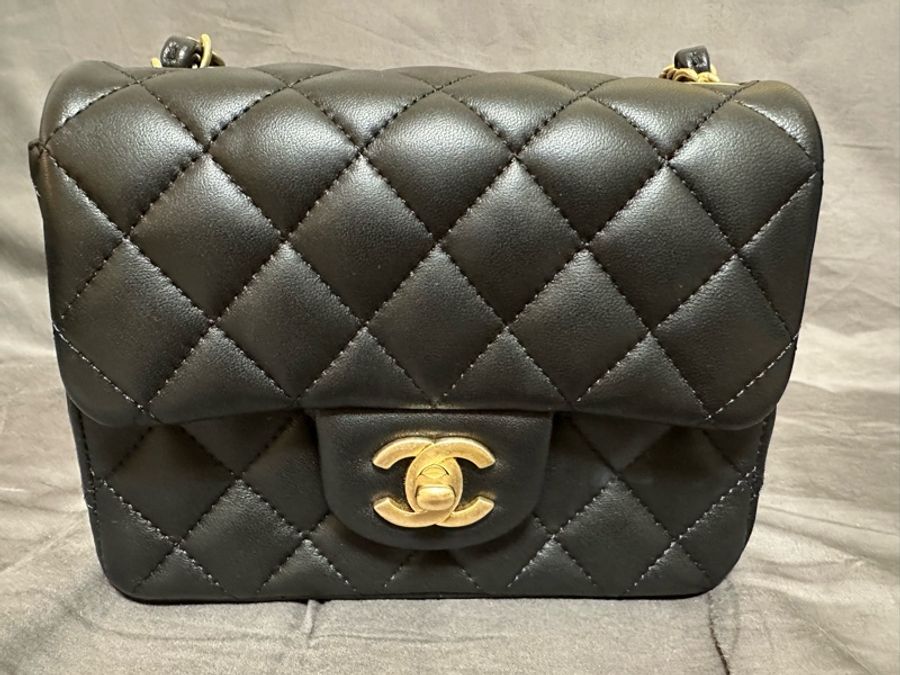 Chanel 方胖子17 cm 黑色羊皮，復古金扣-5